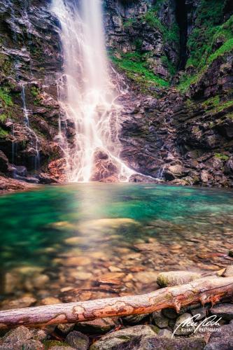 LBU006-07467-Wasserfall-im-Sonnenschein