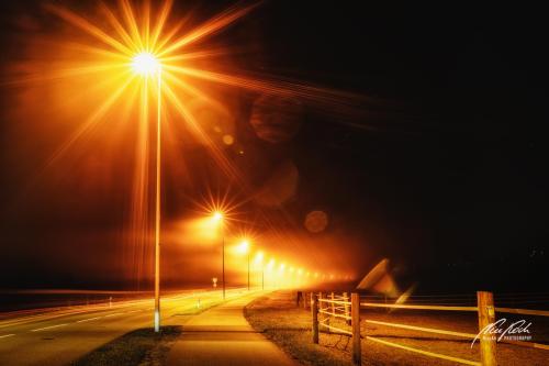 LBU011-09136N-Strassenlaternen-im-Nebel