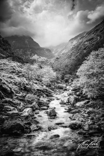 SWU006-07453-Fluss-bei-Sonogno-sw