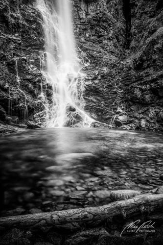 SWU006-07467-Wasserfall-im-Sonnenschein-sw