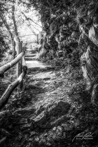 SWU009-08125-Weg-zur-Ponte-Tibetano-sw